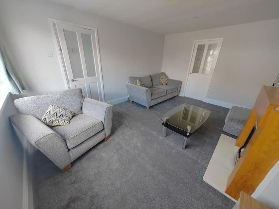 شقة Cosy Brighouse 3 Bed House-Great For Contractors المظهر الخارجي الصورة