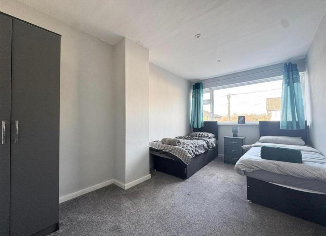 شقة Cosy Brighouse 3 Bed House-Great For Contractors المظهر الخارجي الصورة
